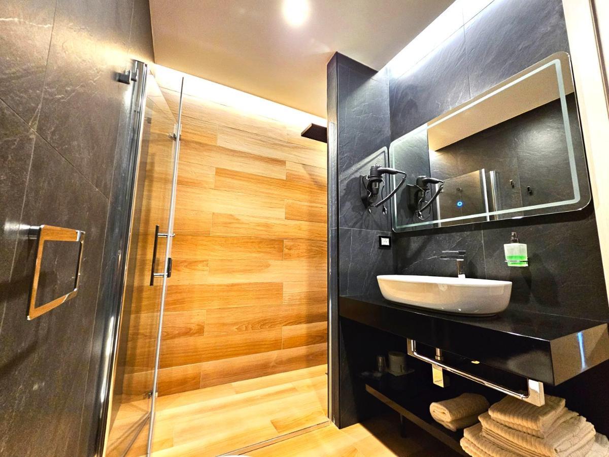 Trilogy Prestige - Central Premium Suites Lecce Exterior photo